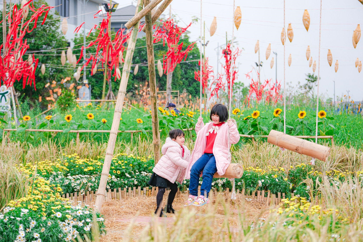 Cùng người Hà Nội du xuân trẩy hội tại đường hoa Home Hanoi Xuan 2023 - 15