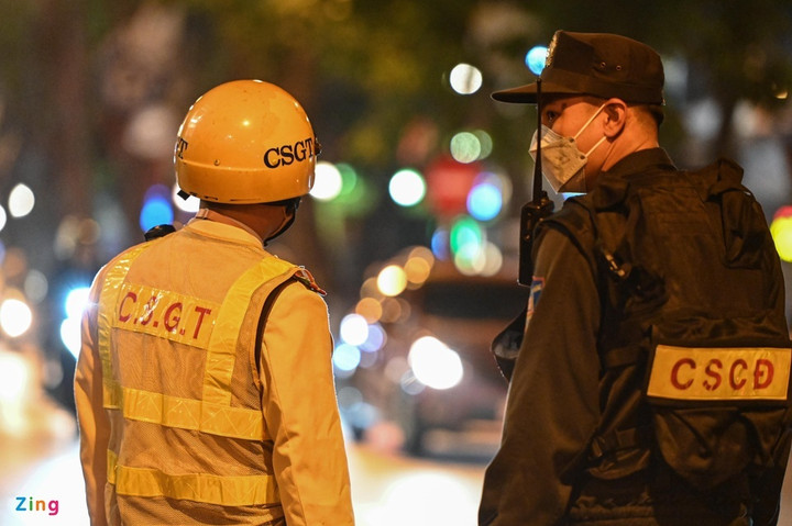 Vi phạm nồng độ cồn ngày Tết, tài xế lớn tiếng với cảnh sát - 20