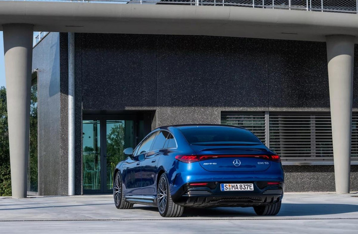 Mercedes ra mắt 3 biến thể của mẫu sedan EQE thuần điện tại Úc - 2