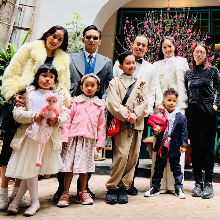 Sao Việt 25/1: Khánh Thi cùng chồng con chúc Tết tình cũ Chí Anh - 1