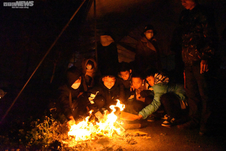 Phiên chợ Âm-Dương mở lúc nửa đêm, 'mua may bán rủi' dịp đầu năm - 13