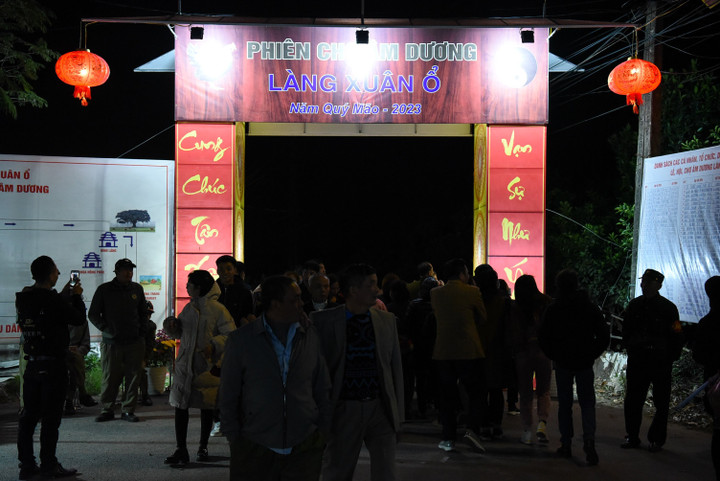 Phiên chợ Âm-Dương mở lúc nửa đêm, 'mua may bán rủi' dịp đầu năm - 1