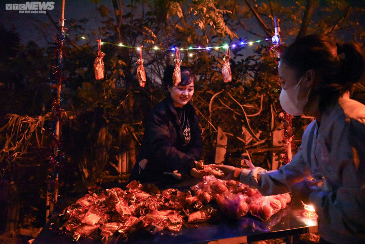 Phiên chợ Âm-Dương mở lúc nửa đêm, 'mua may bán rủi' dịp đầu năm - 14