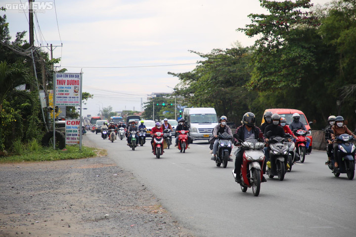 Bến Tre: BOT Cầu Rạch Miễu xả trạm chiều mùng 5 Tết - 7