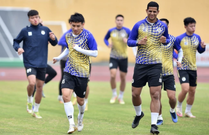 HLV Bandovic: 'Hà Nội FC không chỉ dựa vào Văn Hậu' - 2