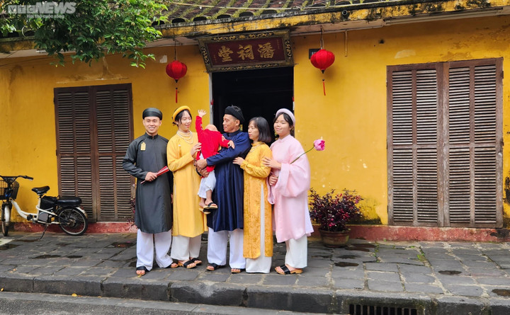 Ảnh: Phố cổ Hội An dập dìu du khách tham quan trong dịp Tết Nguyên đán - 6