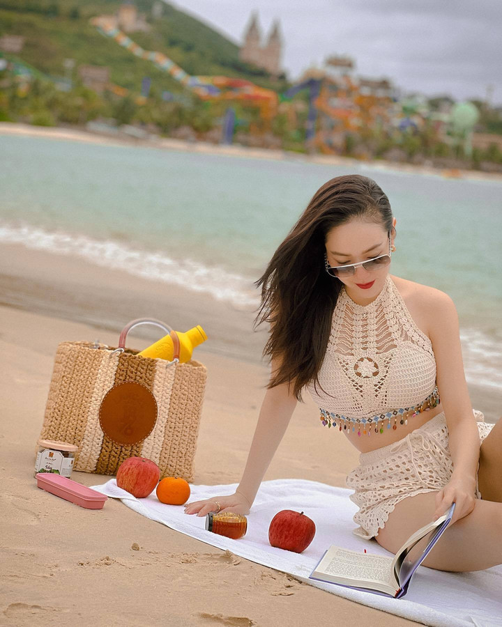 Sao Việt 28/1: Hari Won đọ sắc cùng em chồng, Lệ Quyên khoe eo thon sau Tết - 8