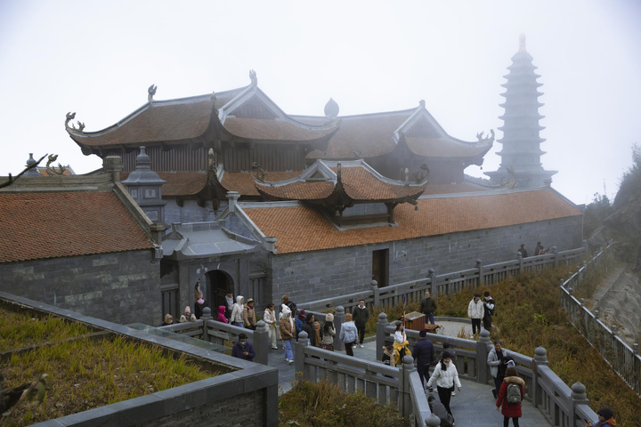 Du xuân lên đỉnh Fansipan, du khách mong cầu điều gì? - 3