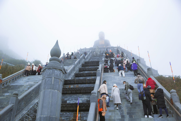 Du xuân lên đỉnh Fansipan, du khách mong cầu điều gì? - 4