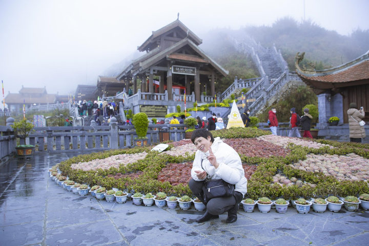 Du xuân lên đỉnh Fansipan, du khách mong cầu điều gì? - 5