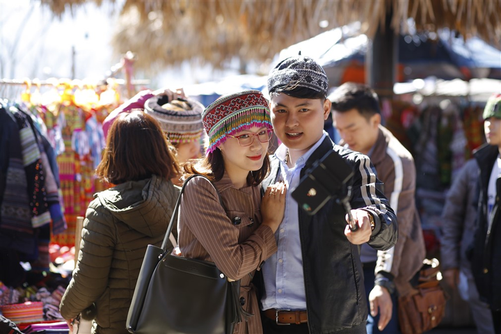 Du xuân lên đỉnh Fansipan, du khách mong cầu điều gì? - 7