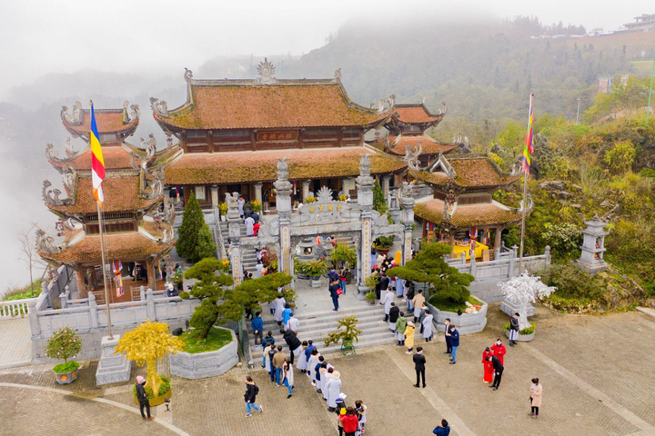 Du xuân lên đỉnh Fansipan, du khách mong cầu điều gì? - 9