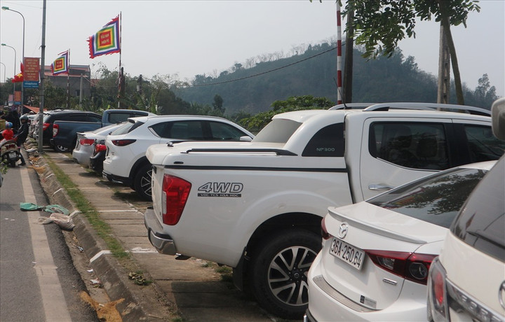 Bộ Tài chính yêu cầu siết chặt thu phí tham quan, dịch vụ trông giữ xe sau Tết - 1