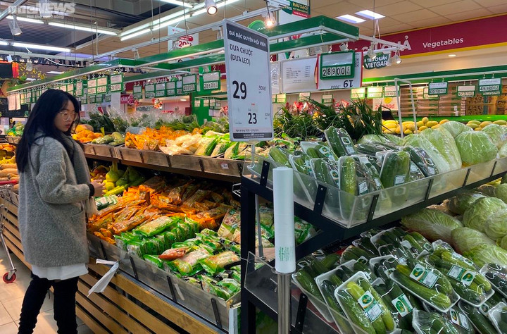 Sau Tết, hàng hóa đầy ắp siêu thị, chợ Hà Nội, giá ổn định - 1