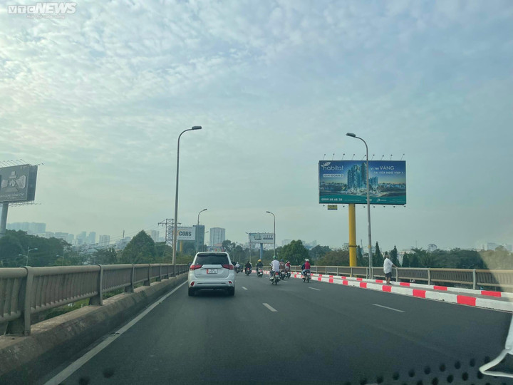 TP.HCM thông thoáng trong ngày đầu trở lại làm việc sau Tết - 7