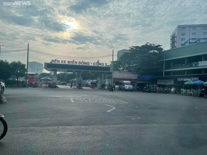 TP.HCM thông thoáng trong ngày đầu trở lại làm việc sau Tết - 10