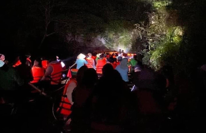 Đề nghị công an xử lý người tung tin du khách mắc kẹt ở Tràng An tới nửa đêm - 1