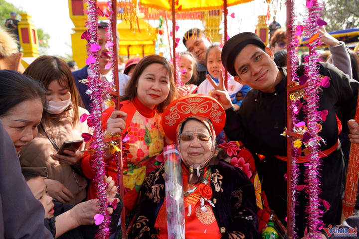 Các cụ thượng thọ được rước bằng võng đào lên miếu Tiên Công lễ tổ ở Quảng Ninh - 6