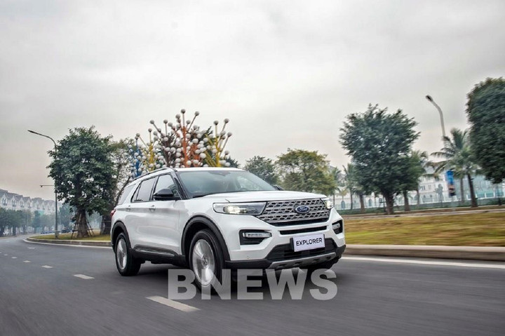 Ford triệu hồi 462.000 xe do lỗi hiển thị của camera chiếu hậu - 1