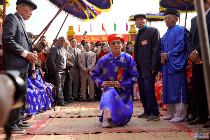 Các cụ thượng thọ được rước bằng võng đào lên miếu Tiên Công lễ tổ ở Quảng Ninh - 7