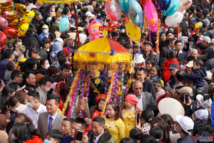 Các cụ thượng thọ được rước bằng võng đào lên miếu Tiên Công lễ tổ ở Quảng Ninh - 5