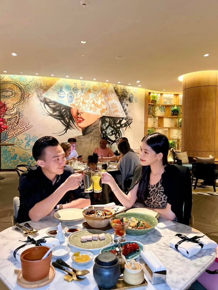 Sao Việt 31/1: Bà xã Chí Tài U70 vẫn trẻ măng khi diện áo dài - 5