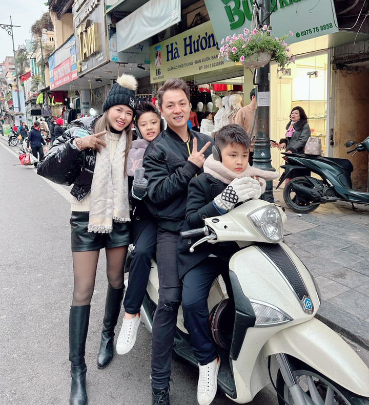 Sao Việt 31/1: Bà xã Chí Tài U70 vẫn trẻ măng khi diện áo dài - 2