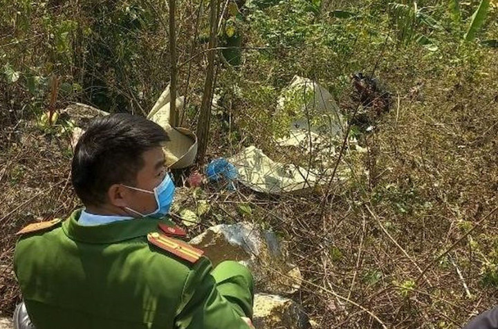 Phát hiện thầy giáo cùng con trai và cháu gái chết dưới vực sâu ở Thanh Hóa - 2