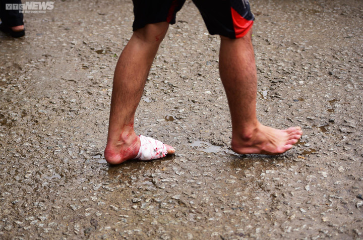 Hàng ngàn người dân Huế cổ vũ giải đua ghe truyền thống trên sông Vực - 6