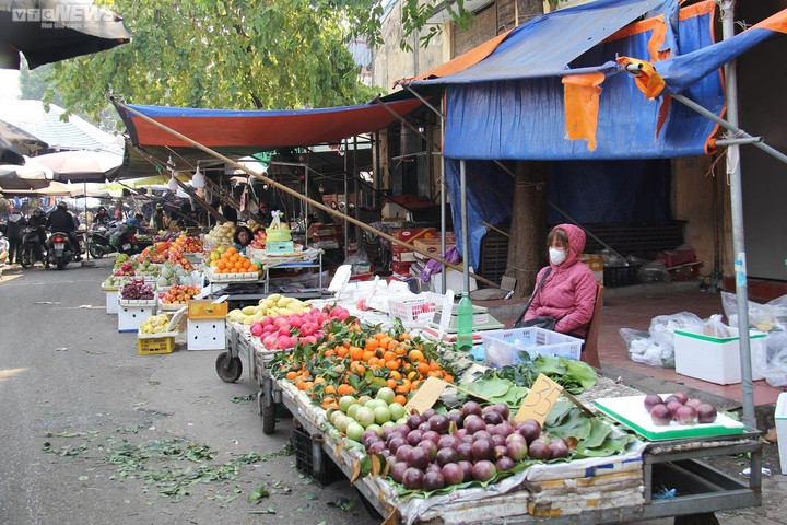 Sức mua yếu, hàng hoá thực phẩm sau Tết giảm giá từ 20- 50% - 3