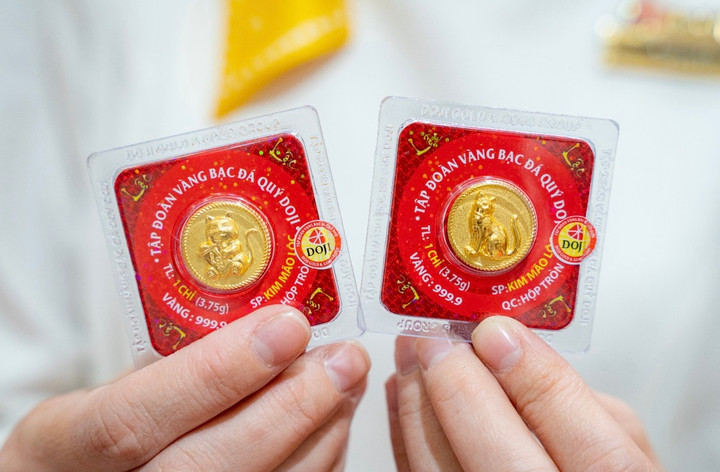 Ngày vía Thần Tài 2023, loạt sản phẩm độc lạ nào đang được bày bán? - 4