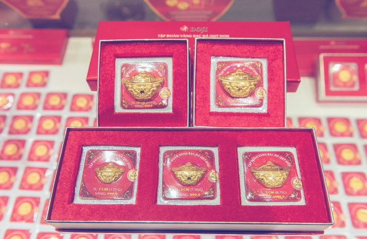 Ngày vía Thần Tài 2023, loạt sản phẩm độc lạ nào đang được bày bán? - 5