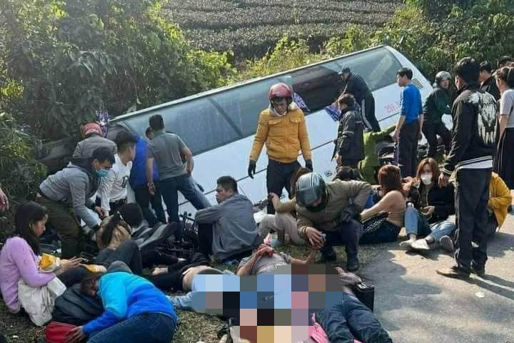 Mổ cứu thai nhi 8 tháng tuổi sau tai nạn lật xe khách ở Phú Thọ - 1