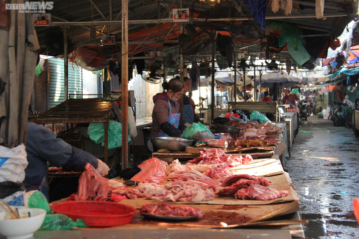 Sức mua yếu, hàng hoá thực phẩm sau Tết giảm giá từ 20- 50% - 5