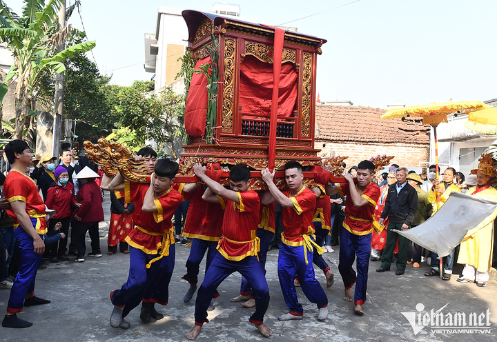 Tục lệ rước kiệu dưới nước trong giá lạnh ở Thái Bình - 10