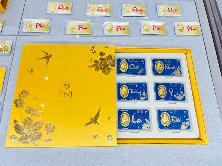 Ngày vía Thần Tài 2023, loạt sản phẩm độc lạ nào đang được bày bán? - 6