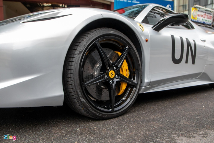 Ferrari 458 Spider hàng hiếm được làm mới ngoại thất - 4