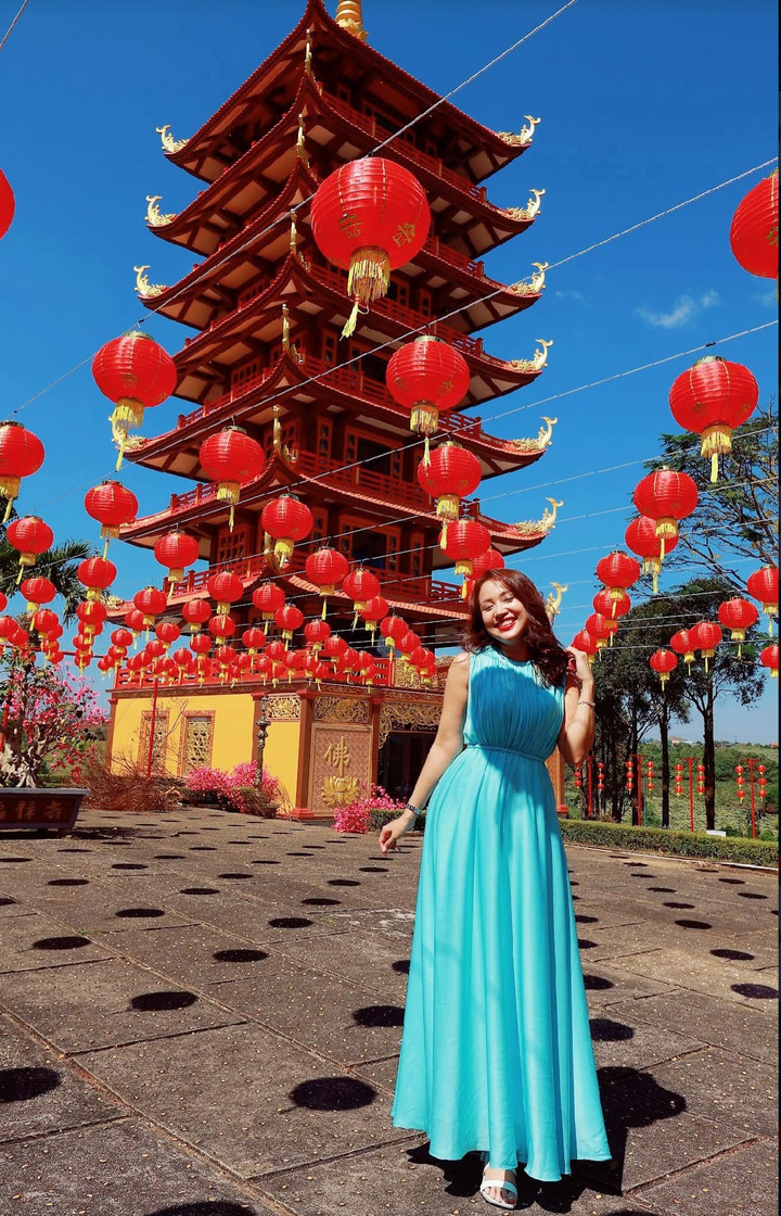 Sao Việt 1/2: Trịnh Kim Chi gợi cảm ở tuổi 52, Trấn Thành khoe ảnh cũ bên em gái - 6