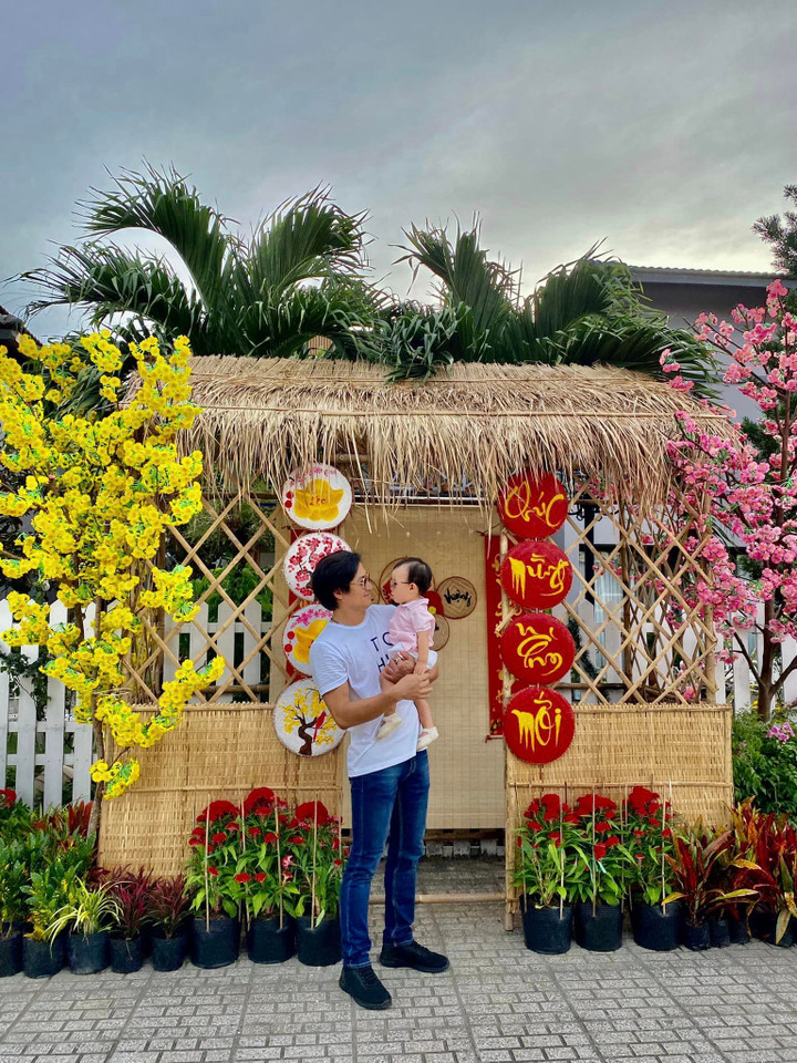 Sao Việt 1/2: Trịnh Kim Chi gợi cảm ở tuổi 52, Trấn Thành khoe ảnh cũ bên em gái - 7