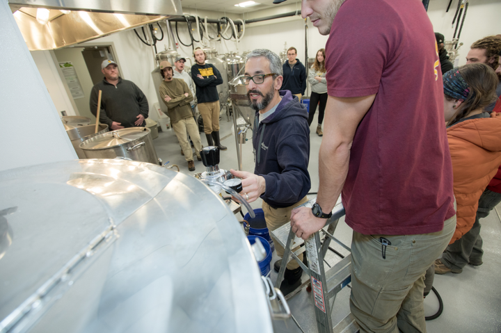 Các chuyên ngành đại học độc lạ: Nấu rượu, dự đoán tương lai - 3