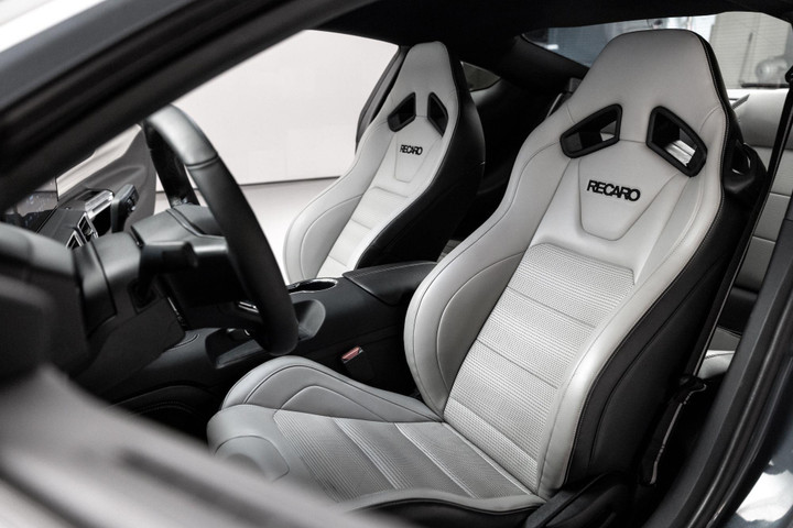 Chiếc Ford Mustang GT 2024 đầu tiên được bán với giá 565.000 USD - 9