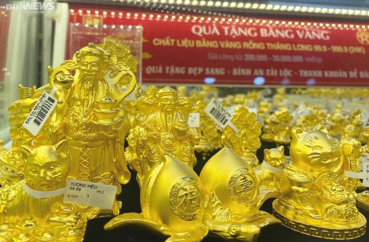 Giá vàng hôm nay 1/2: Tiếp tục giảm - 1