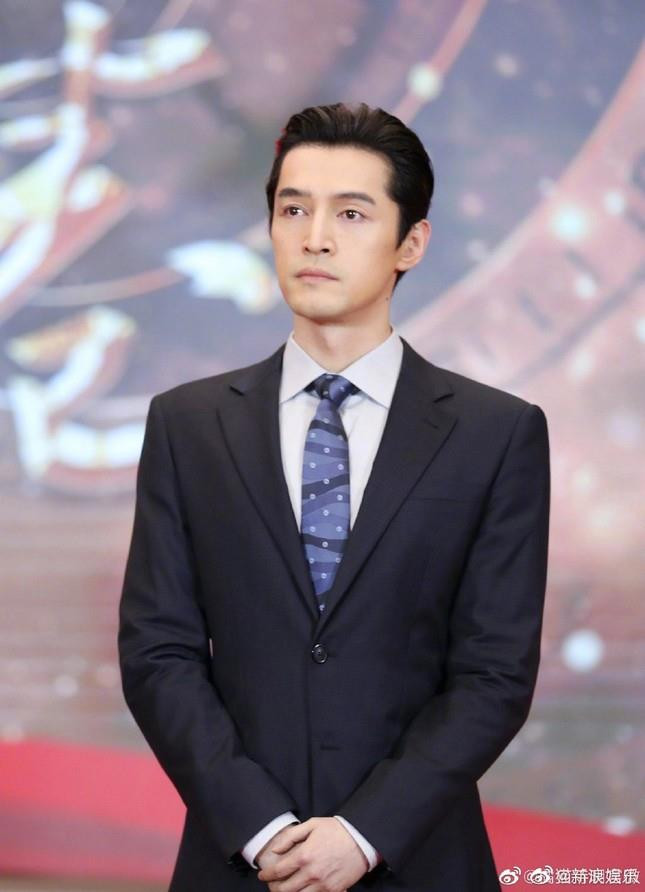 Mạng xã hội Trung Quốc 'bùng nổ' trước tin Hồ Ca lấy vợ, có con - 1