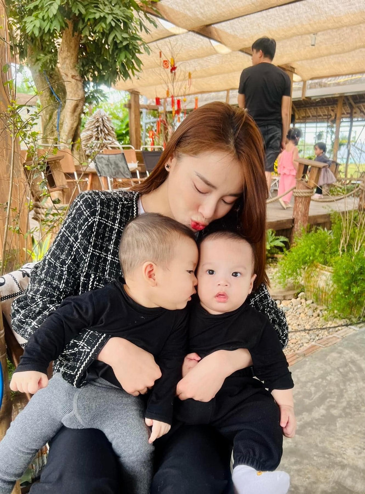 Sao Việt 2/2: Thiện Nhân du lịch với người yêu, Nhã Phương 'xin vía' có con trai - 2