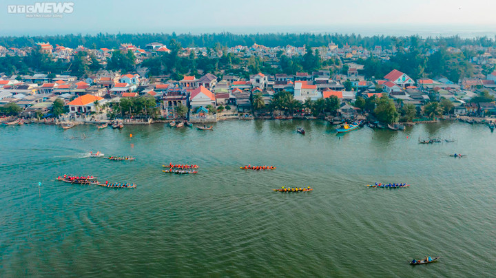 Trai tráng tranh tài đua thuyền ở lễ hội Cầu ngư lâu đời nhất cố đô Huế - 9