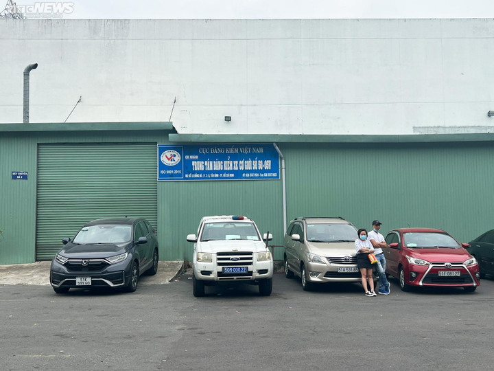 Sau Tết, tài xế thoát cảnh xếp hàng dài chờ đăng kiểm ở TP.HCM - 6