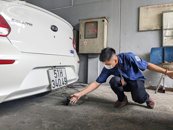 Sau Tết, tài xế thoát cảnh xếp hàng dài chờ đăng kiểm ở TP.HCM - 11