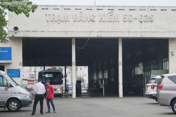 Sau Tết, tài xế thoát cảnh xếp hàng dài chờ đăng kiểm ở TP.HCM - 12