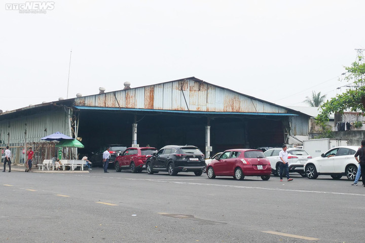 Sau Tết, tài xế thoát cảnh xếp hàng dài chờ đăng kiểm ở TP.HCM - 3