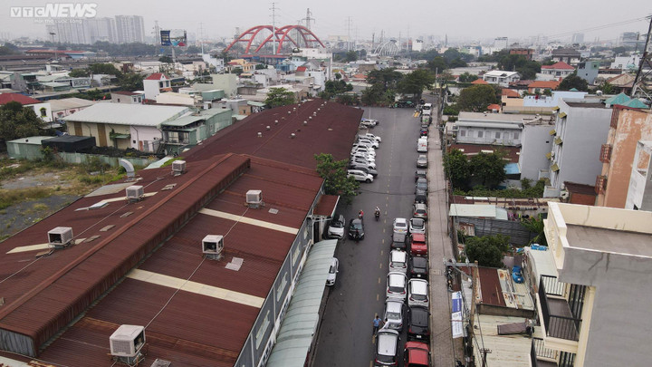 Sau Tết, tài xế thoát cảnh xếp hàng dài chờ đăng kiểm ở TP.HCM - 2